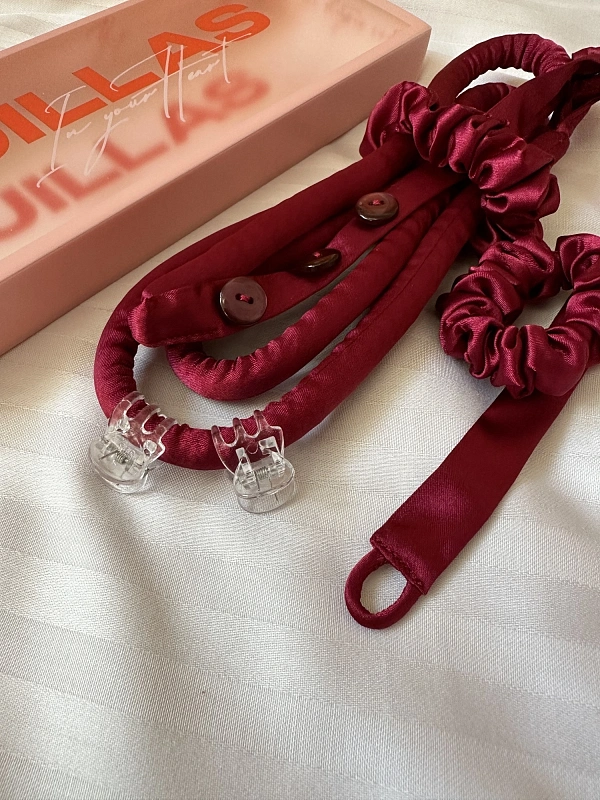 Мягкие бигуди из лебяжего пуха "Комплект jillas slim elegant с пуговицами, бордовый" по цене ₽1,490, размеры 205х85х25, для волос От каре до пояса