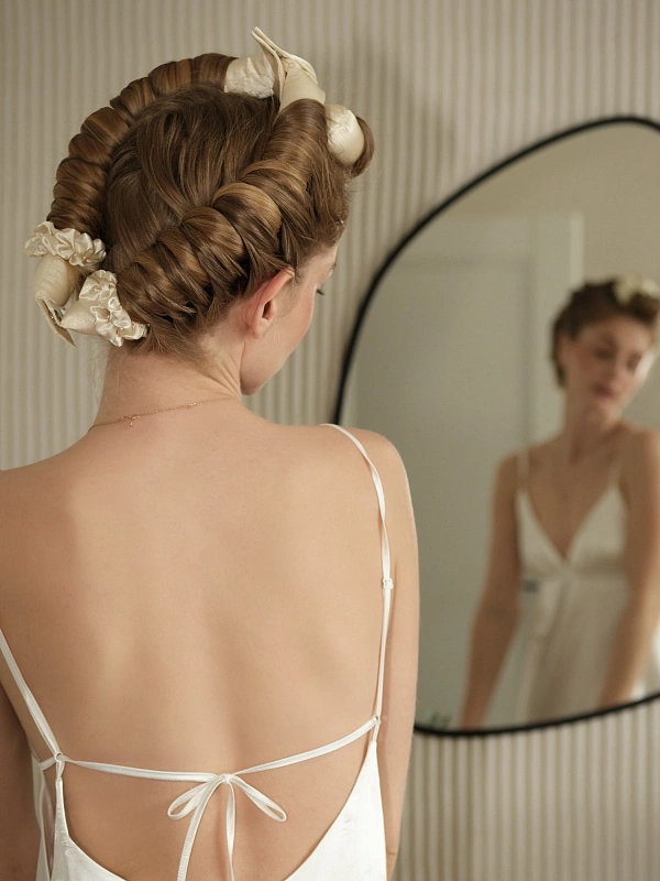 Мягкие бигуди из лебяжего пуха "Комплект jillas compact 300/34 молочный" по цене ₽2,590, размеры 215х175х75, для волос От лопаток до пояса