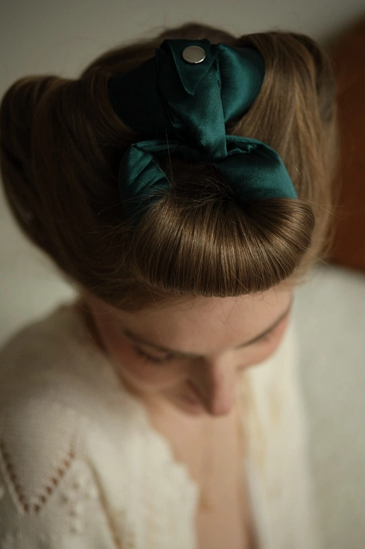 Мягкие бигуди из лебяжего пуха "Комплект jillas compact 300/34 изумрудный" по цене 2&nbsp;590 ₽, размеры 215х175х75, для волос От лопаток до пояса