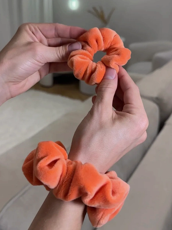 Резинки для волос jillas из велюра, 2шт (S и M), коралловый - аксессуар для локонов по цене ₽990, материал Синтетическая ткань