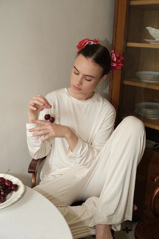 Мягкие бигуди из лебяжего пуха "Комплект jillas classic compact красный" по цене ₽1,990, размеры 250х100х45, для волос От лопаток до пояса