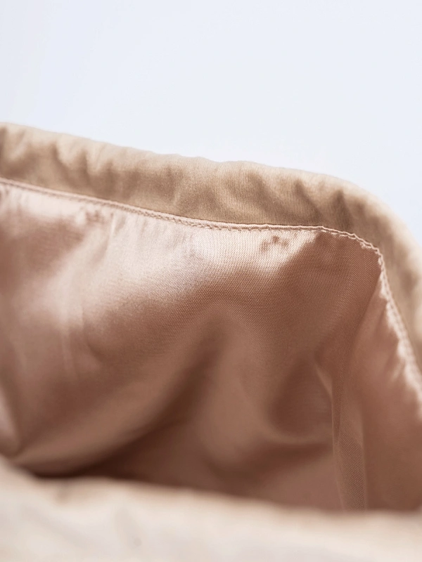 Мягкие бигуди из лебяжего пуха "Набор jillas for sleep, золотистый" по цене 2&nbsp;990 ₽, размеры 215х175х75, для волос От плеч до пояса