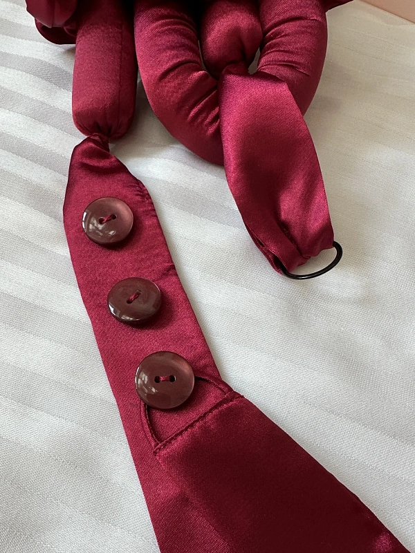 Мягкие бигуди из лебяжего пуха "Комплект jillas classic elegant с пуговицами, бордовый" по цене ₽1,890, размеры 255х105х50, для волос От лопаток до пояса