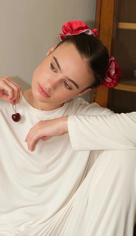 Мягкие бигуди из лебяжего пуха "Комплект jillas classic compact красный" по цене ₽1,990, размеры 250х100х45, для волос От лопаток до пояса