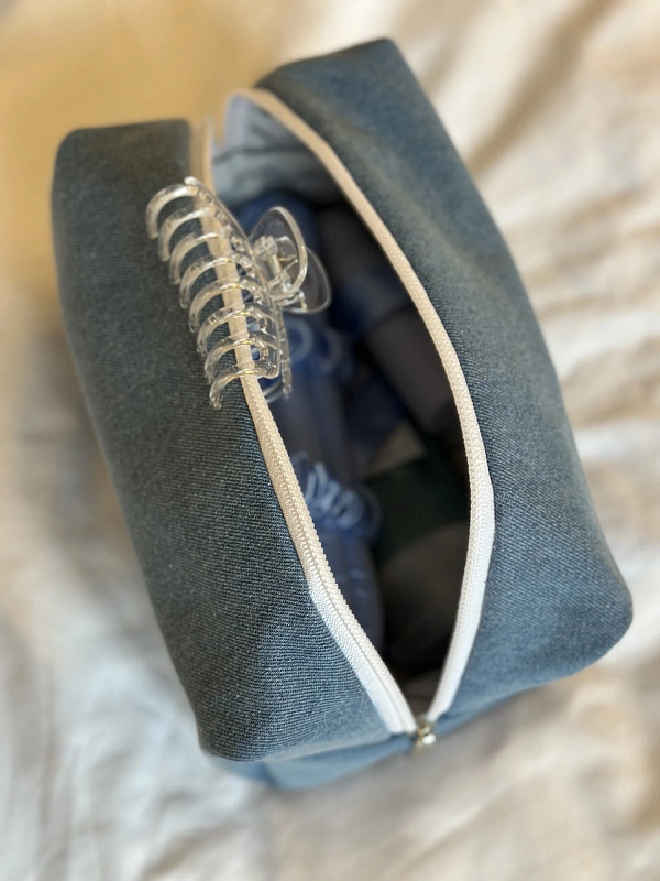 Косметичка jillas джинсовая, светло-голубой по цене ₽1,890, размеры 300х200х30