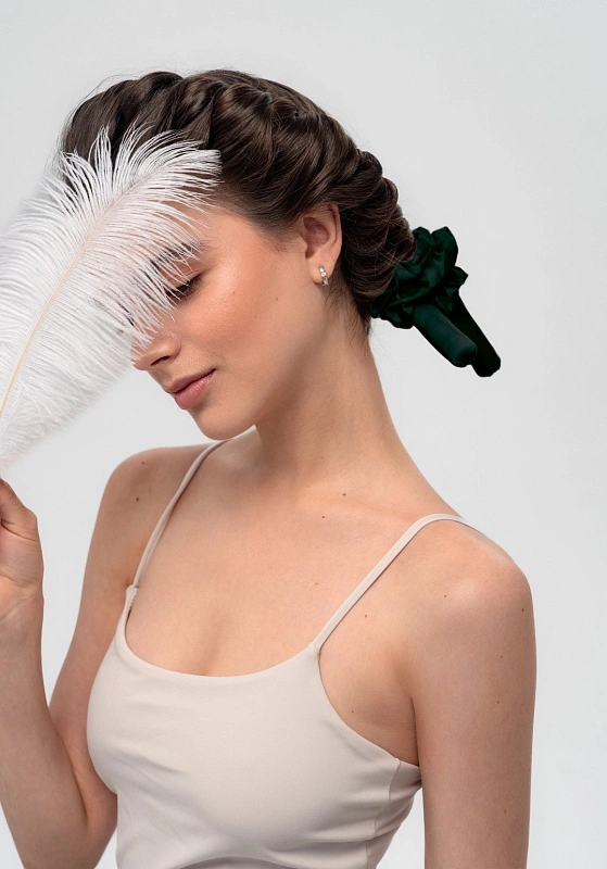 Мягкие бигуди из лебяжего пуха "Комплект jillas mini изумрудный" по цене ₽1,390, размеры 235х85х40, для волос От плеч до пояса