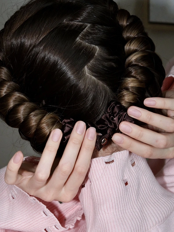 Мягкие бигуди из лебяжего пуха "Комплект jillas slim compact 2.0, коричневый" по цене ₽1,890, размеры 205х85х25, для волос От каре до пояса