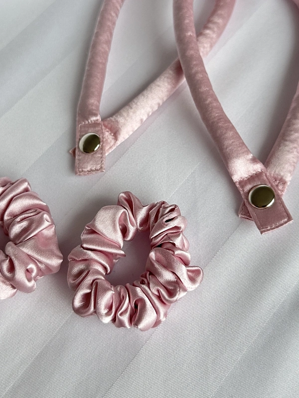 Мягкие бигуди из лебяжего пуха "Комплект jillas slim compact 2.0, светло-розовый" по цене ₽1,890, размеры 205х85х25, для волос От каре до пояса