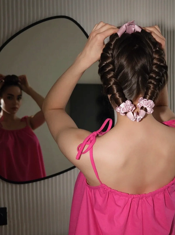 Мягкие бигуди из лебяжего пуха "Комплект jillas mini compact 2.0, светло-розовый" по цене ₽2,290, размеры 235х85х40, для волос От плеч до пояса