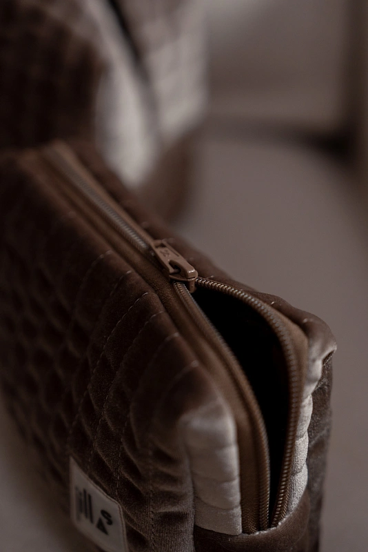 Косметичка jillas из бархата, S, Cacao по цене ₽1,890, размеры 300х200х30