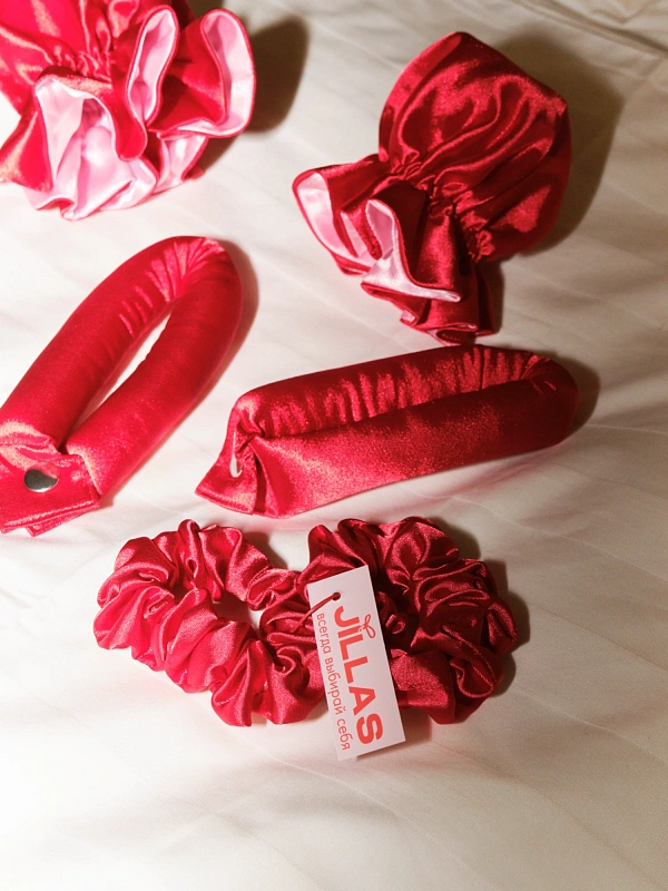 Мягкие бигуди из лебяжего пуха "Комплект jillas classic compact красный" по цене ₽1,990, размеры 250х100х45, для волос От лопаток до пояса