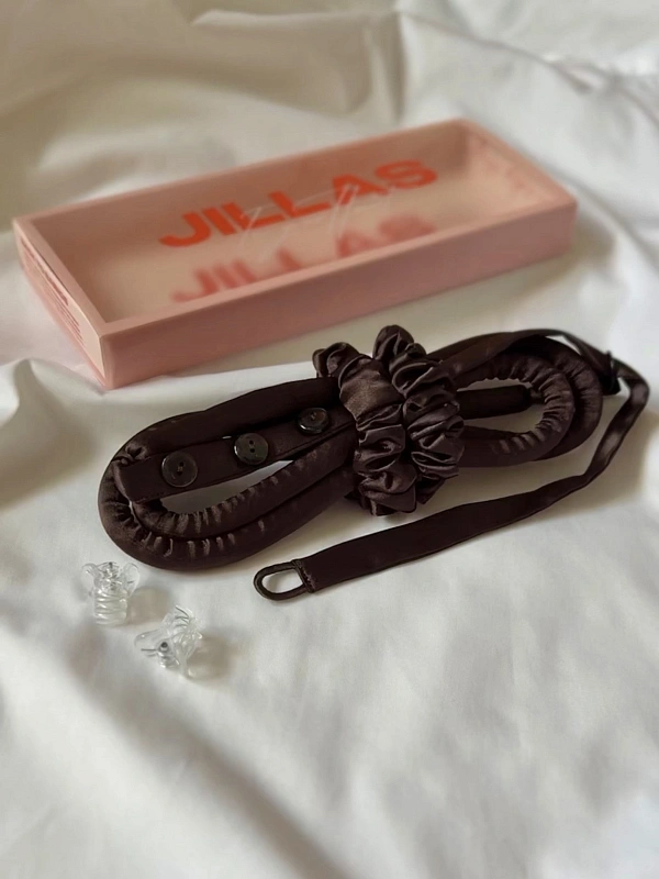 Мягкие бигуди из лебяжего пуха "Комплект jillas slim elegant с пуговицами, коричневый" по цене ₽1,490, размеры 205х85х25, для волос От каре до пояса