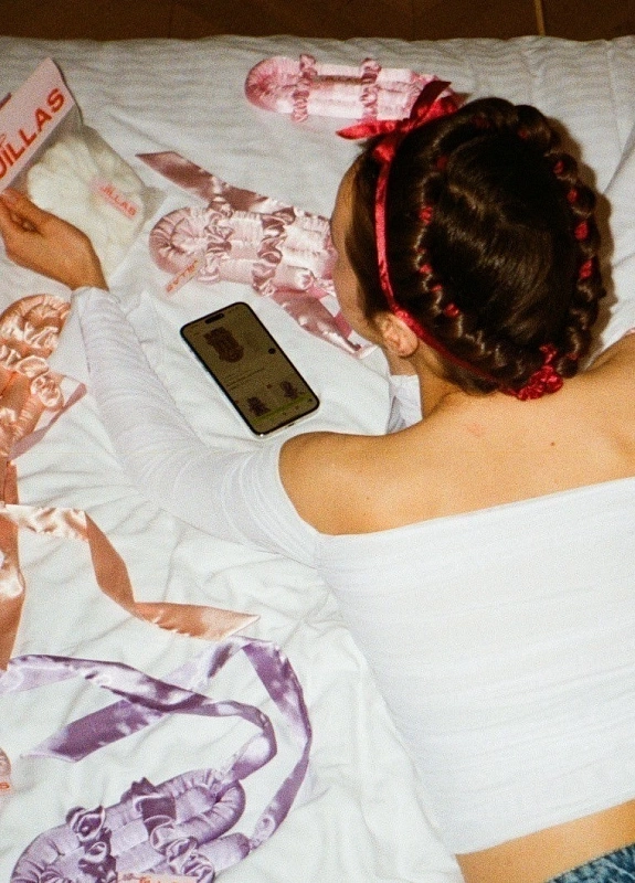 Мягкие бигуди из лебяжего пуха "Комплект jillas slim elegant бордовый" по цене 1&nbsp;390 ₽, размеры 205х85х25, для волос От каре до пояса