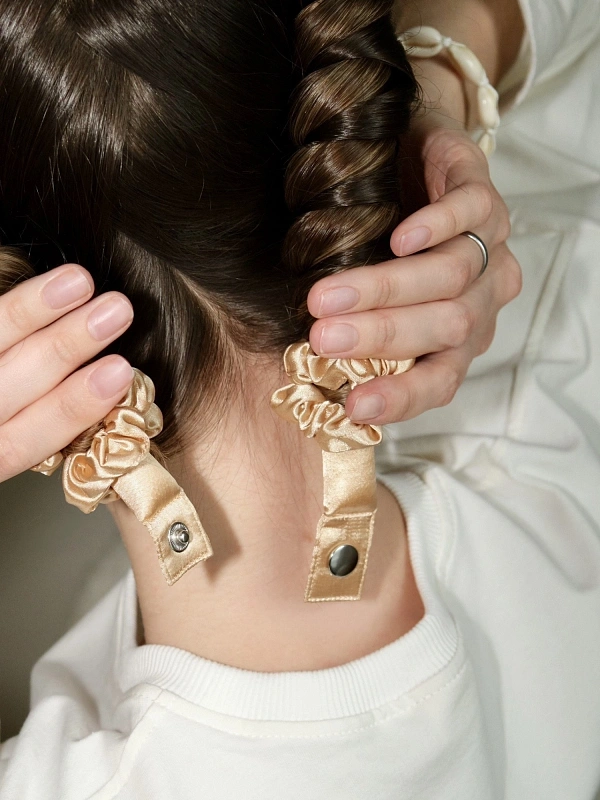 Мягкие бигуди из лебяжего пуха "Комплект jillas mini compact 2.0, золотистый" по цене 2&nbsp;290 ₽, размеры 235х85х40, для волос От плеч до пояса