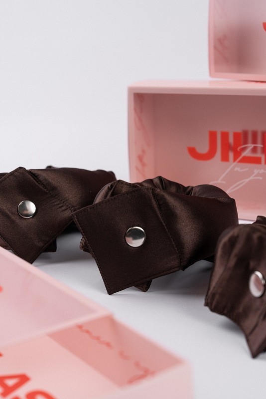 Мягкие бигуди из лебяжего пуха "Комплект jillas compact 230/36, коричневый" по цене ₽2,290, размеры 255х105х50, для волос От лопаток до пояса