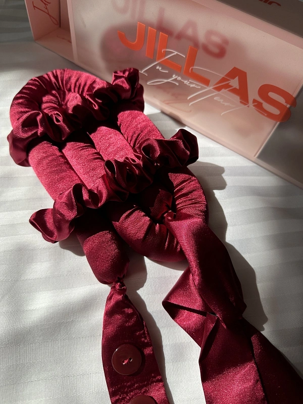 Мягкие бигуди из лебяжего пуха "Комплект jillas classic elegant с пуговицами, бордовый" по цене ₽1,890, размеры 255х105х50, для волос От лопаток до пояса