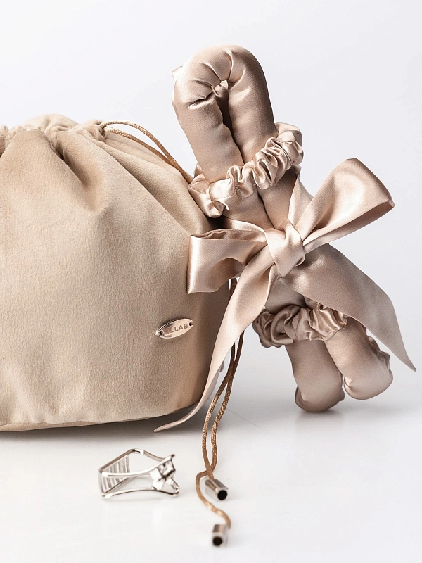 Мягкие бигуди из лебяжего пуха "Набор jillas for sleep, золотистый" по цене 2&nbsp;990 ₽, размеры 215х175х75, для волос От плеч до пояса