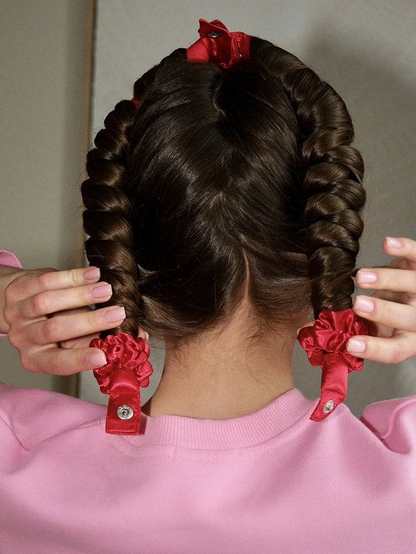 Мягкие бигуди из лебяжего пуха "Комплект jillas mini compact 2.0, красный" по цене ₽2,290, размеры 235х85х40, для волос От плеч до пояса