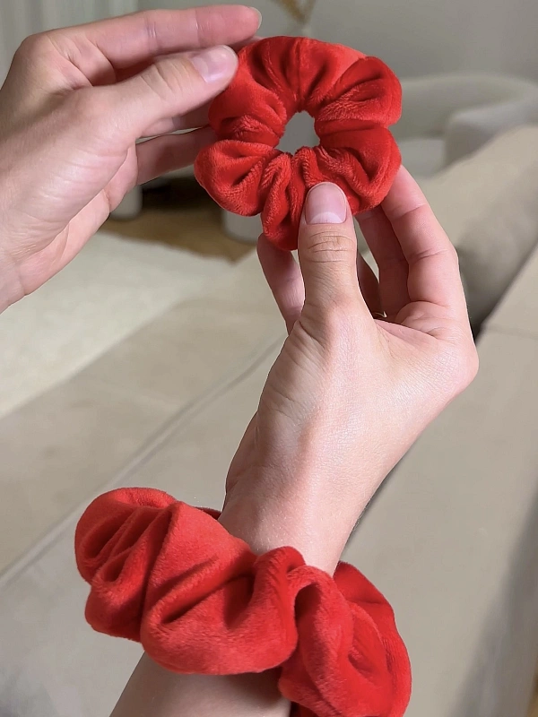 Резинки для волос jillas из велюра, 2шт (S и M), красный - аксессуар для локонов по цене ₽990, материал Синтетическая ткань
