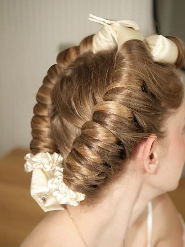 Мягкие бигуди из лебяжего пуха "Комплект jillas compact 300/34 молочный" по цене ₽2,590, размеры 215х175х75, для волос От лопаток до пояса