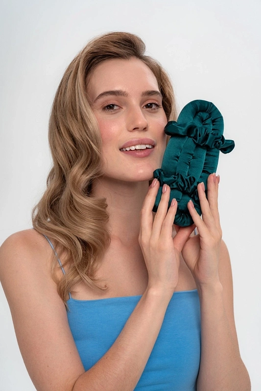 Мягкие бигуди из лебяжего пуха "Комплект jillas classic изумрудный" по цене 1&nbsp;390 ₽, размеры 255х105х50, для волос От лопаток до пояса