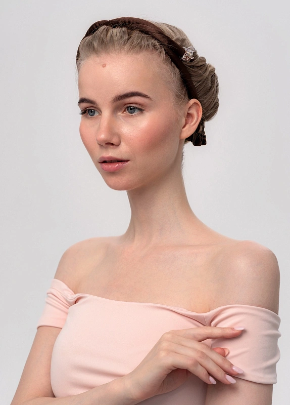 Мягкие бигуди из лебяжего пуха "Комплект jillas slim коричневый" по цене 1&nbsp;390 ₽, размеры 205х85х25, для волос От каре до пояса