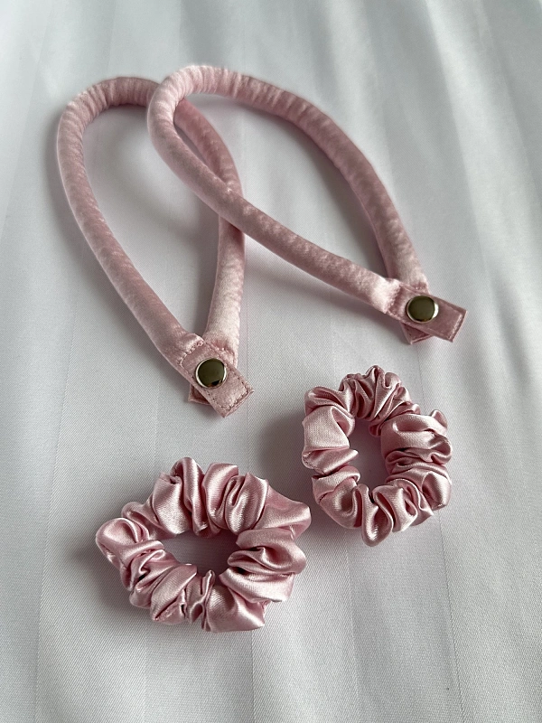 Мягкие бигуди из лебяжего пуха "Комплект jillas slim compact 2.0, светло-розовый" по цене ₽1,890, размеры 205х85х25, для волос От каре до пояса