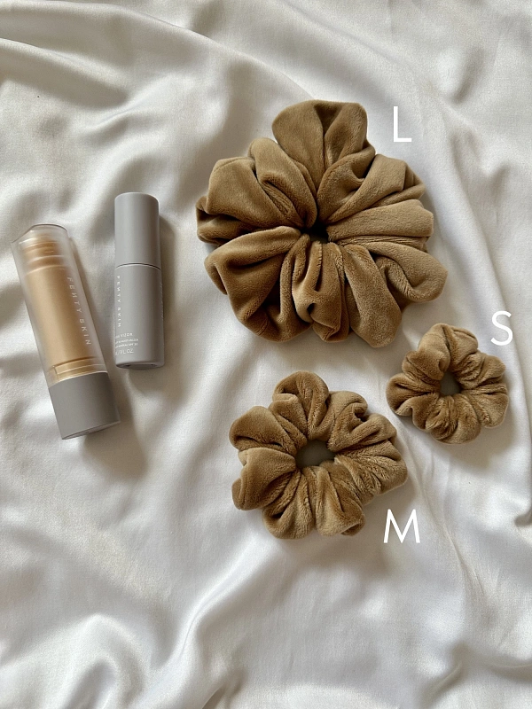 Резинка для волос jillas из велюра, L, светло-коричневый - аксессуар для локонов по цене ₽990, материал Синтетическая ткань