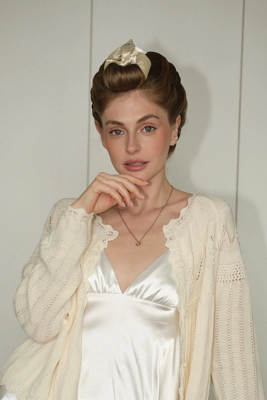 Мягкие бигуди из лебяжего пуха "Комплект jillas compact 300/34 молочный" по цене ₽2,590, размеры 215х175х75, для волос От лопаток до пояса