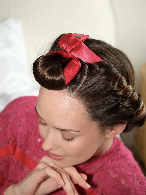 Мягкие бигуди из лебяжего пуха "Комплект jillas classic compact 2.0, красный" по цене ₽2,290, размеры 255х105х50, для волос От лопаток до пояса