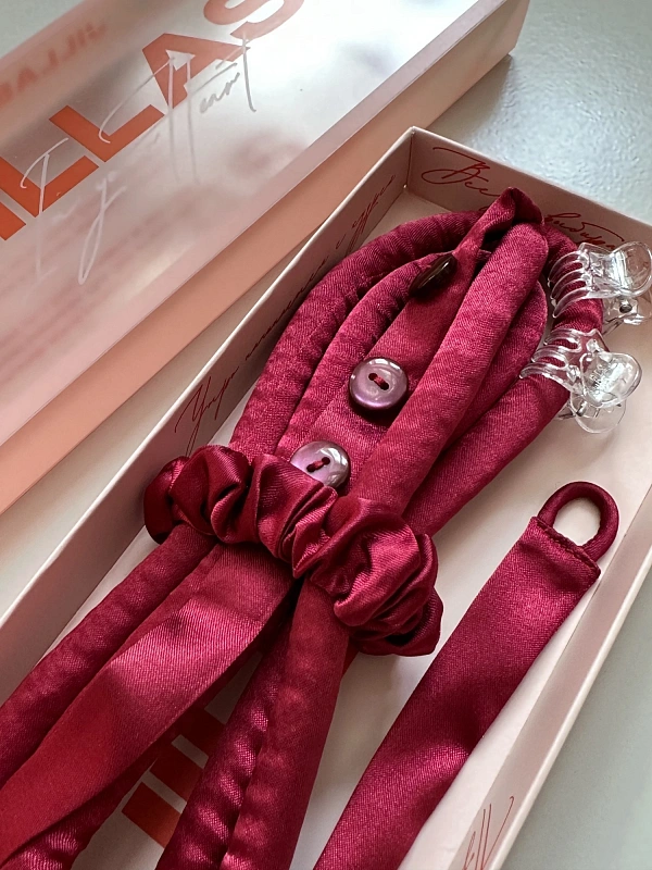 Мягкие бигуди из лебяжего пуха "Комплект jillas slim elegant с пуговицами, бордовый" по цене ₽1,490, размеры 205х85х25, для волос От каре до пояса