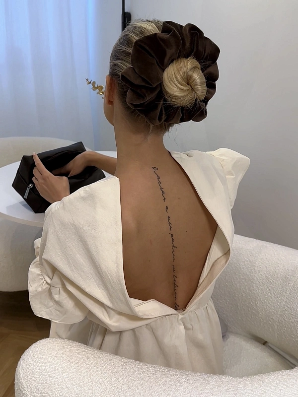 Резинка для волос jillas из велюра, L, коричневый - аксессуар для локонов по цене ₽990, материал Синтетическая ткань