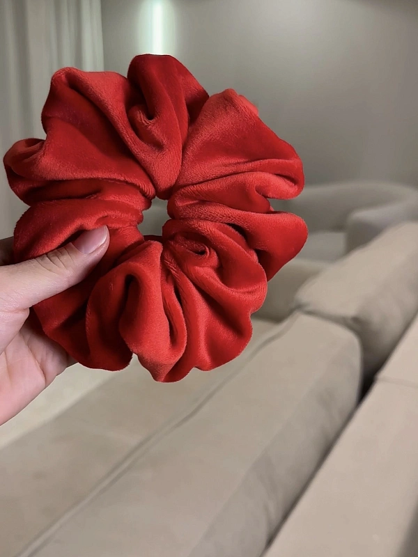 Резинка для волос jillas из велюра, L, красный - аксессуар для локонов по цене ₽990, материал Синтетическая ткань