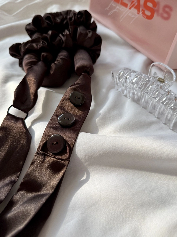 Мягкие бигуди из лебяжего пуха "Комплект jillas classic elegant с пуговицами, коричневый" по цене ₽1,890, размеры 255х105х50, для волос От лопаток до пояса