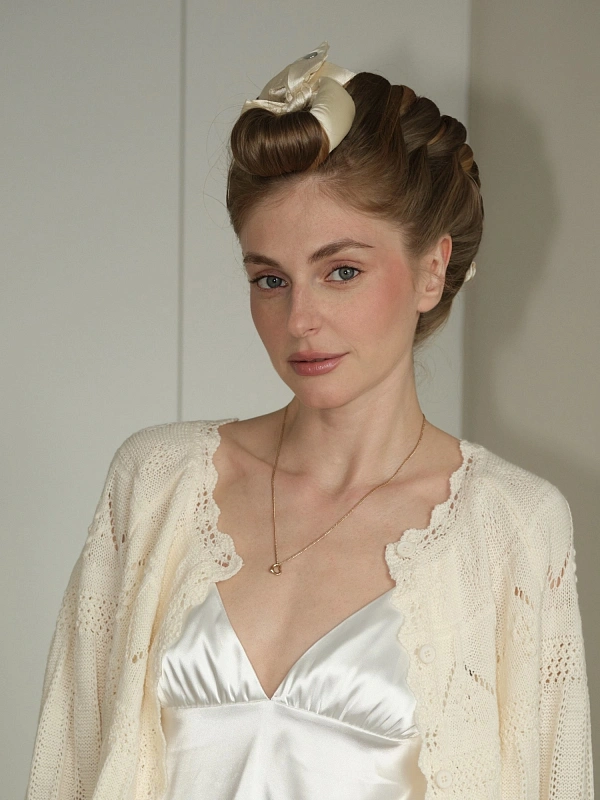 Мягкие бигуди из лебяжего пуха "Комплект jillas compact 300/34 молочный" по цене ₽2,590, размеры 215х175х75, для волос От лопаток до пояса