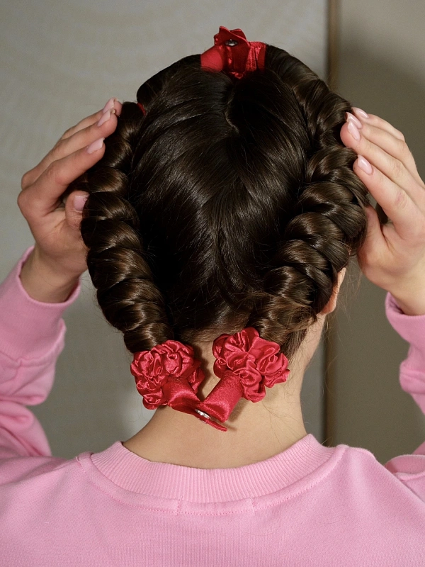 Мягкие бигуди из лебяжего пуха "Комплект jillas mini compact 2.0, красный" по цене ₽2,290, размеры 235х85х40, для волос От плеч до пояса