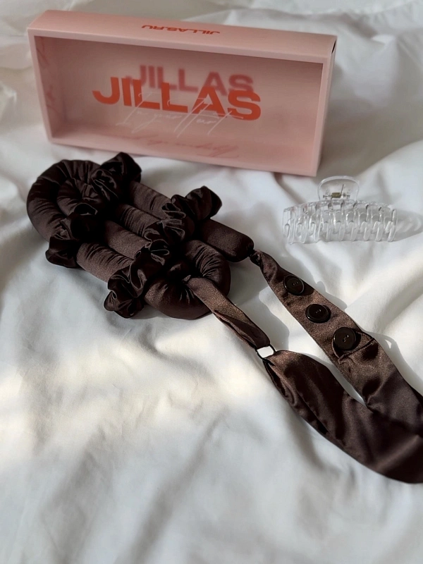 Мягкие бигуди из лебяжего пуха "Комплект jillas classic elegant с пуговицами, коричневый" по цене ₽1,890, размеры 255х105х50, для волос От лопаток до пояса
