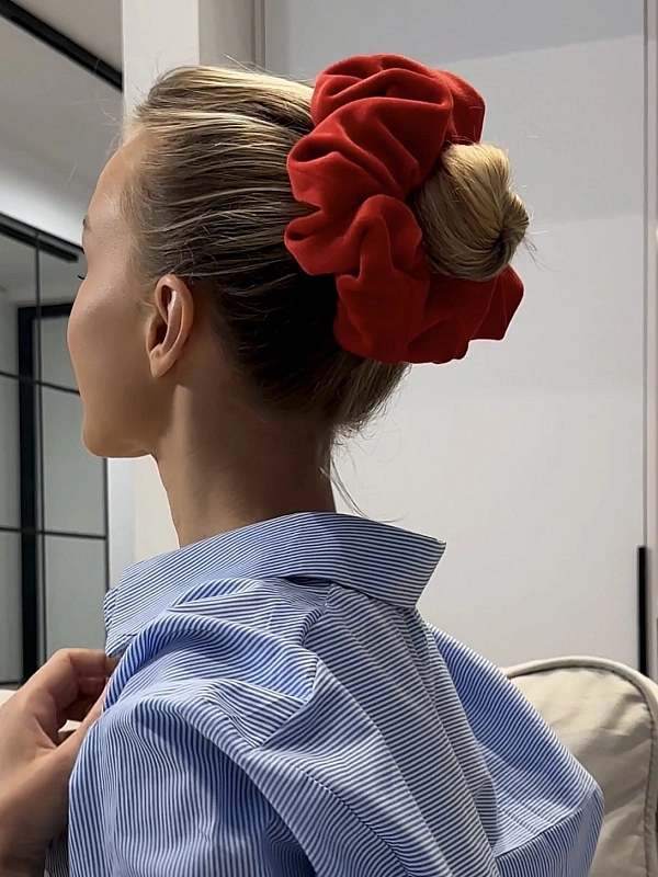 Резинка для волос jillas из велюра, L, красный - аксессуар для локонов по цене ₽990, материал Синтетическая ткань