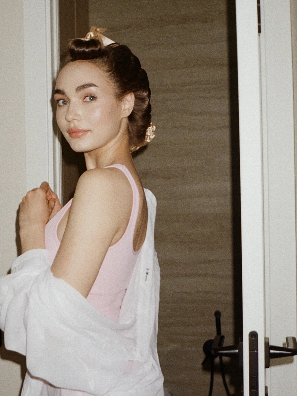 Мягкие бигуди из лебяжего пуха "Комплект jillas classic compact 2.0, золотистый" по цене ₽2,290, размеры 255х105х50, для волос От лопаток до пояса