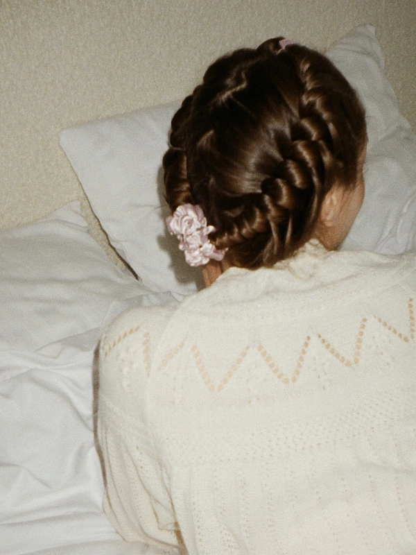 Мягкие бигуди из лебяжего пуха "Комплект jillas slim compact 2.0, светло-розовый" по цене ₽1,890, размеры 205х85х25, для волос От каре до пояса