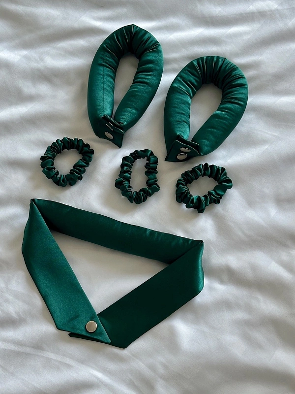 Мягкие бигуди из лебяжего пуха "Комплект jillas compact 300/34 изумрудный" по цене 2&nbsp;590 ₽, размеры 215х175х75, для волос От лопаток до пояса