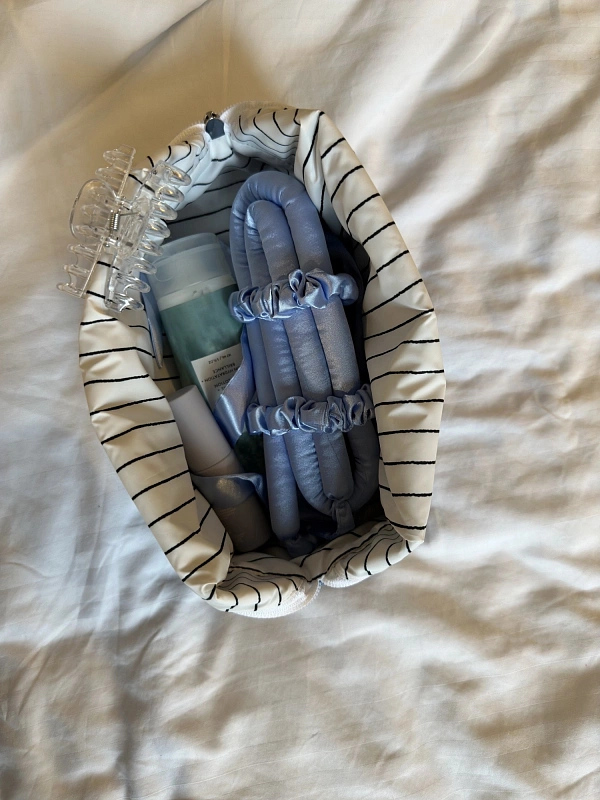 Косметичка jillas джинсовая, светло-голубой по цене ₽1,890, размеры 300х200х30