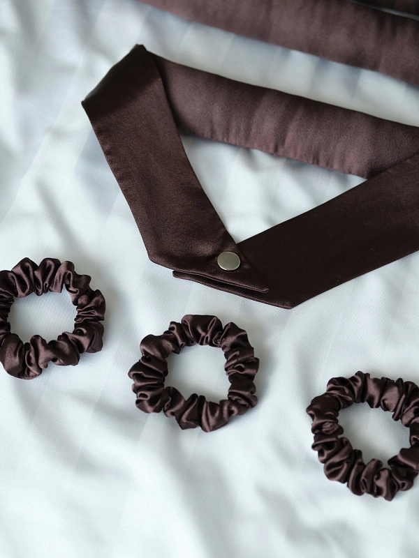 Мягкие бигуди из лебяжего пуха "Комплект jillas compact 300/34 коричневый" по цене ₽2,590, размеры 215х175х75, для волос От лопаток до пояса