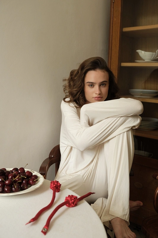 Мягкие бигуди из лебяжего пуха "Комплект jillas slim compact красный" по цене ₽1,990, размеры 200х80х20, для волос От каре до пояса