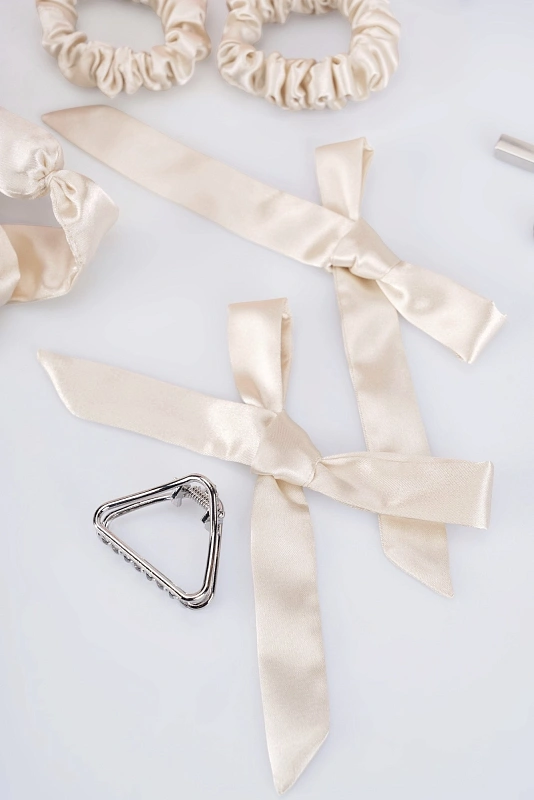 Мягкие бигуди из лебяжего пуха "Набор jillas for sleep, молочный" по цене ₽2,990, размеры 215х175х75, для волос От плеч до пояса