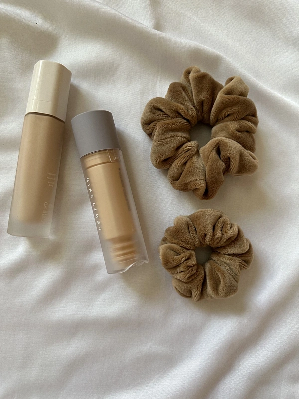 Резинки для волос jillas из велюра, 2шт (S и M), светло-коричневый - аксессуар для локонов по цене ₽990, материал Синтетическая ткань