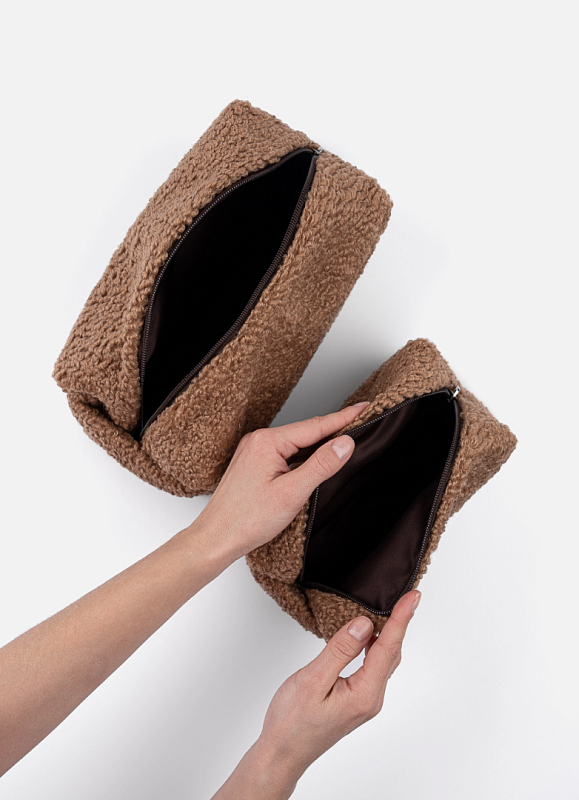 Косметичка jillas плюшевая, S, светло-коричневый по цене ₽1,790, размеры 300х200х30