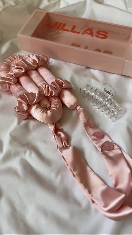 Мягкие бигуди из лебяжего пуха "Комплект jillas classic elegant с пуговицами, светло-розовый" по цене ₽1,890, размеры 255х105х50, для волос От лопаток до пояса