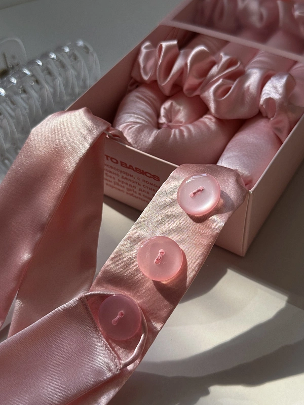 Мягкие бигуди из лебяжего пуха "Комплект jillas classic elegant с пуговицами, светло-розовый" по цене ₽1,890, размеры 255х105х50, для волос От лопаток до пояса