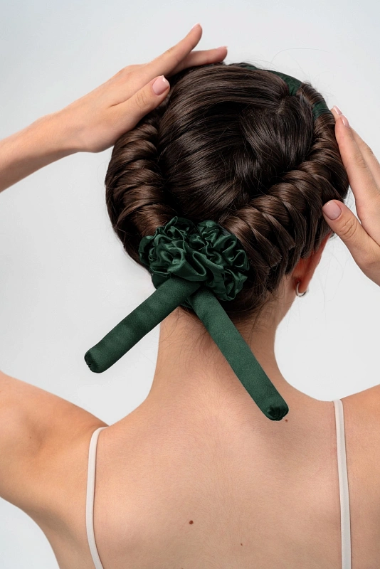 Мягкие бигуди из лебяжего пуха "Комплект jillas mini изумрудный" по цене ₽1,390, размеры 235х85х40, для волос От плеч до пояса